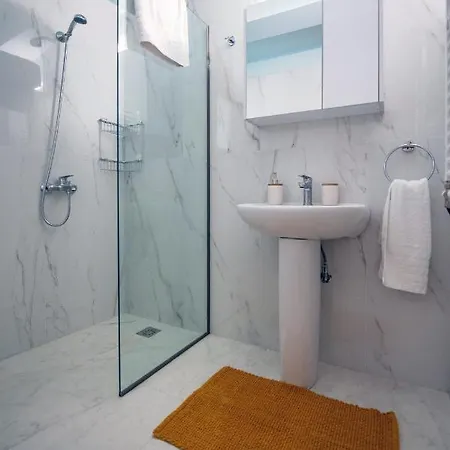 Eden Lily- Luxurious With Sea View Apartment